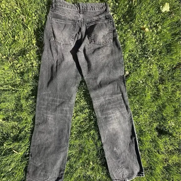 Grey and black straight leg jeans

Sweaters•Hoodies•Pants•Shirts•Shoes•Tops - Picture 2 of 2